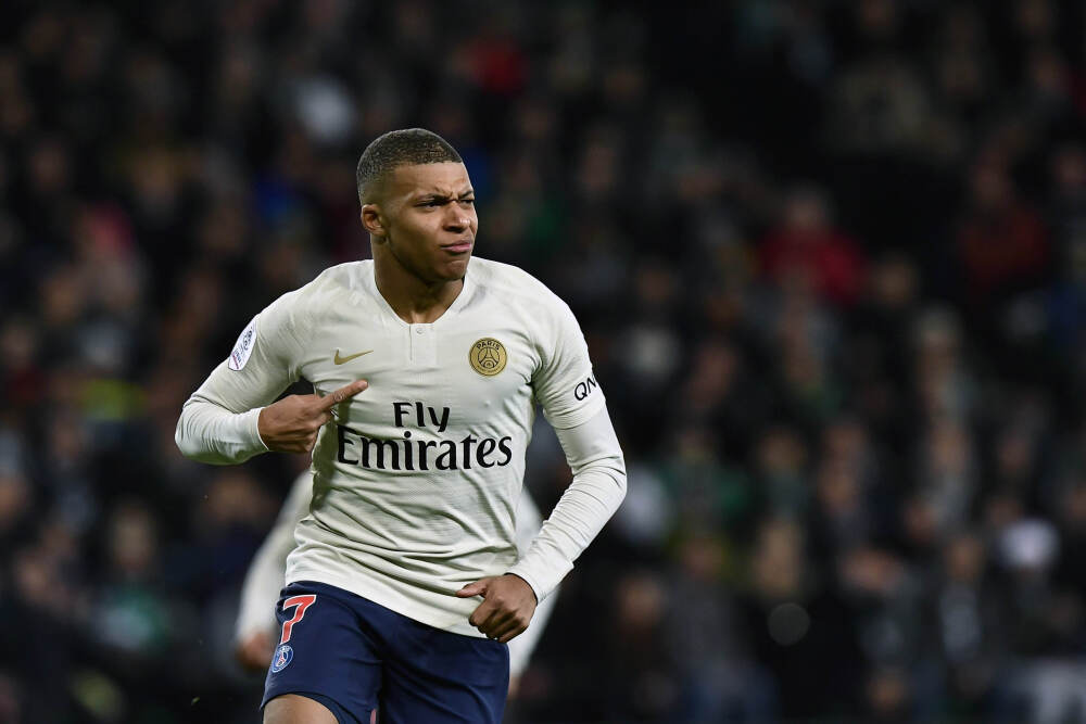 巷子里的小确幸：一家福彩店的守护与重生